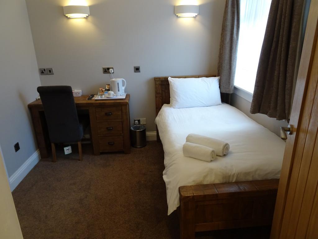 Fernbank Hotel Basingstoke Dış mekan fotoğraf