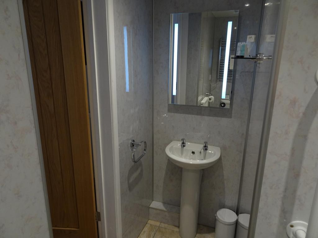 Fernbank Hotel Basingstoke Dış mekan fotoğraf