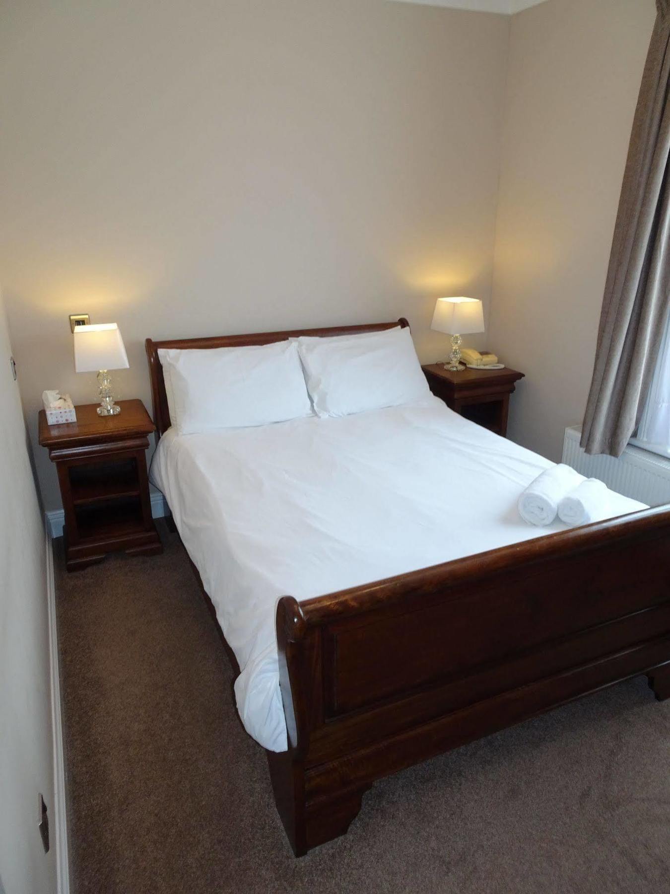 Fernbank Hotel Basingstoke Dış mekan fotoğraf