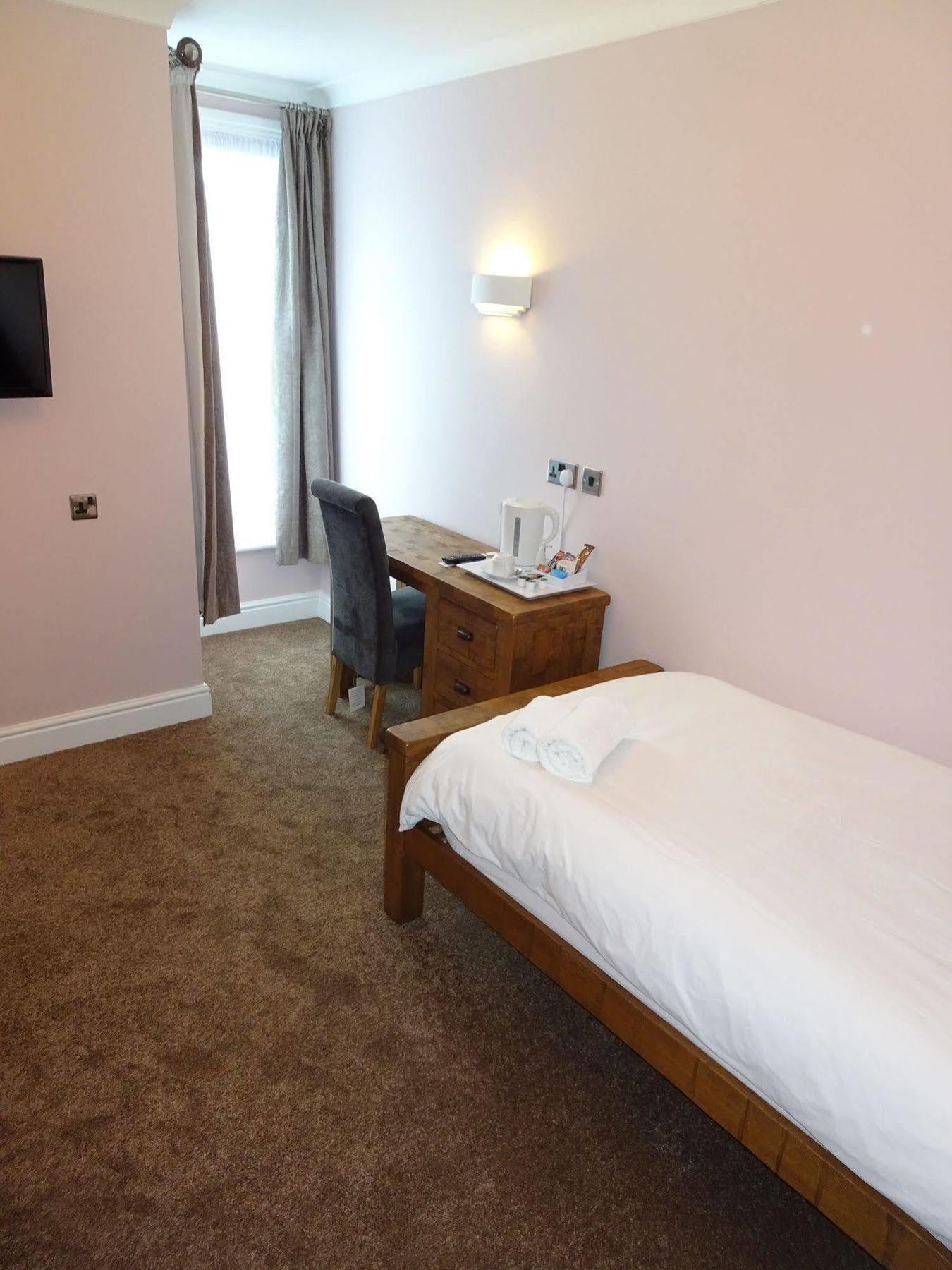 Fernbank Hotel Basingstoke Dış mekan fotoğraf