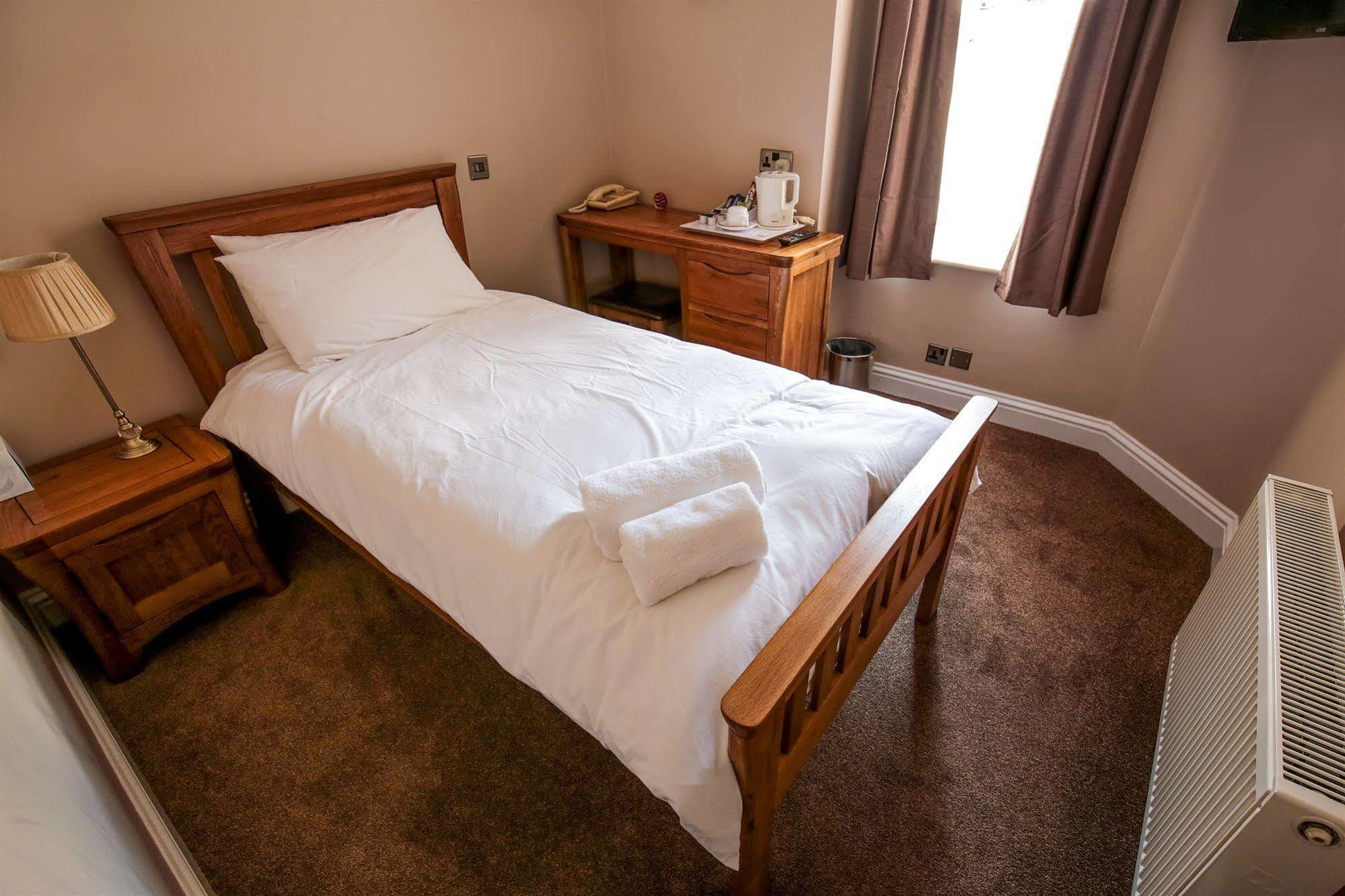 Fernbank Hotel Basingstoke Dış mekan fotoğraf