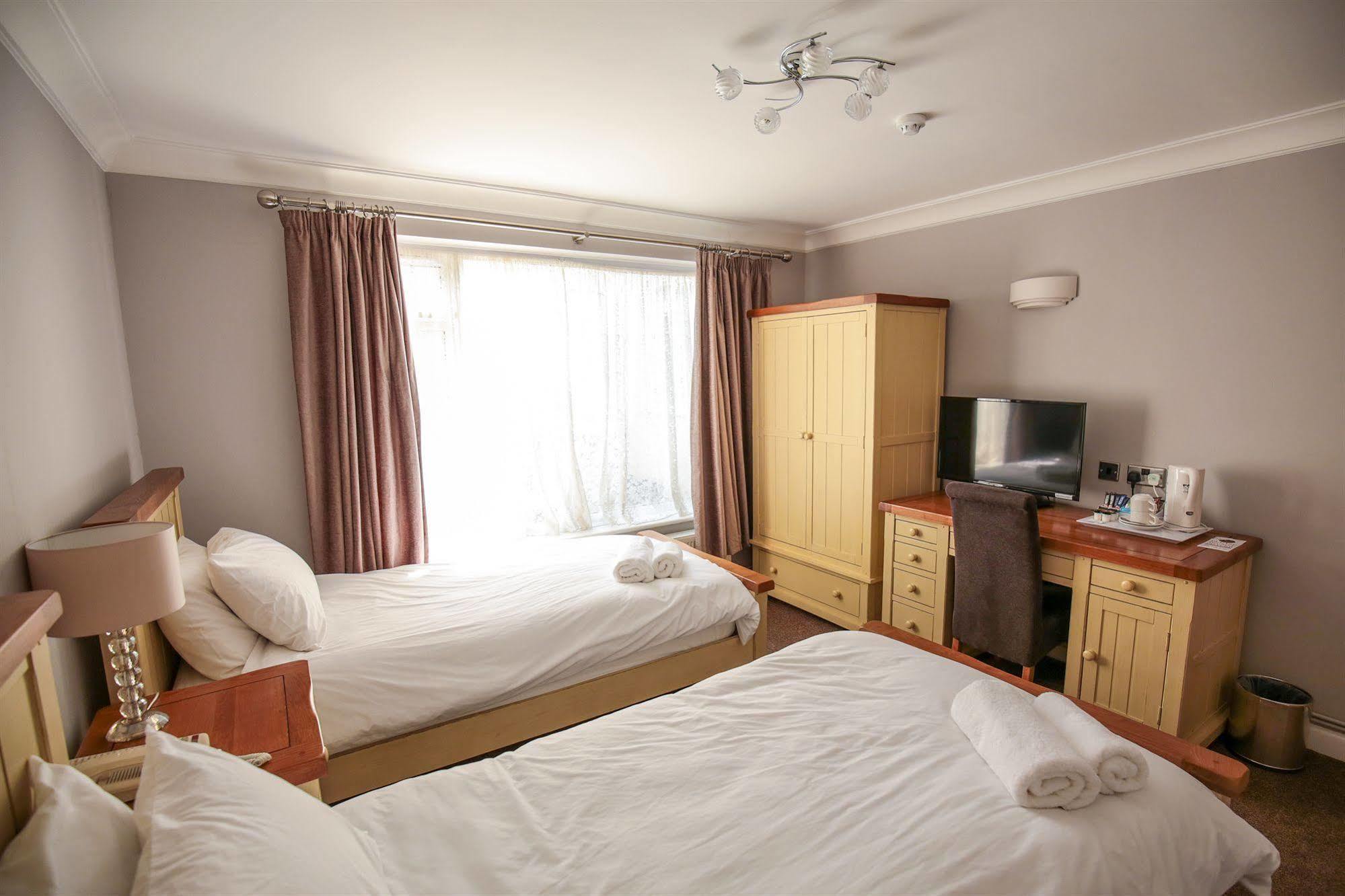 Fernbank Hotel Basingstoke Dış mekan fotoğraf