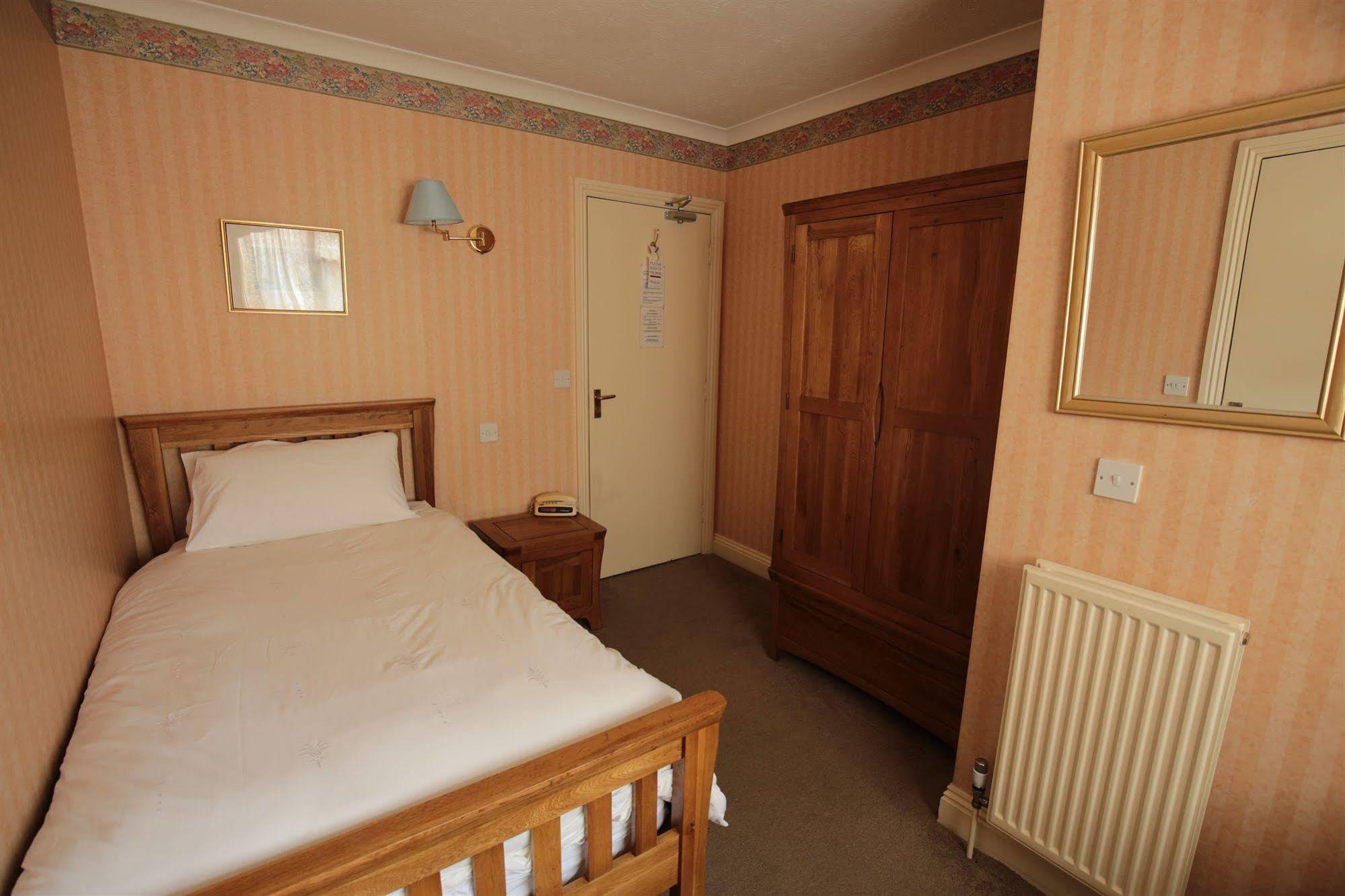Fernbank Hotel Basingstoke Dış mekan fotoğraf