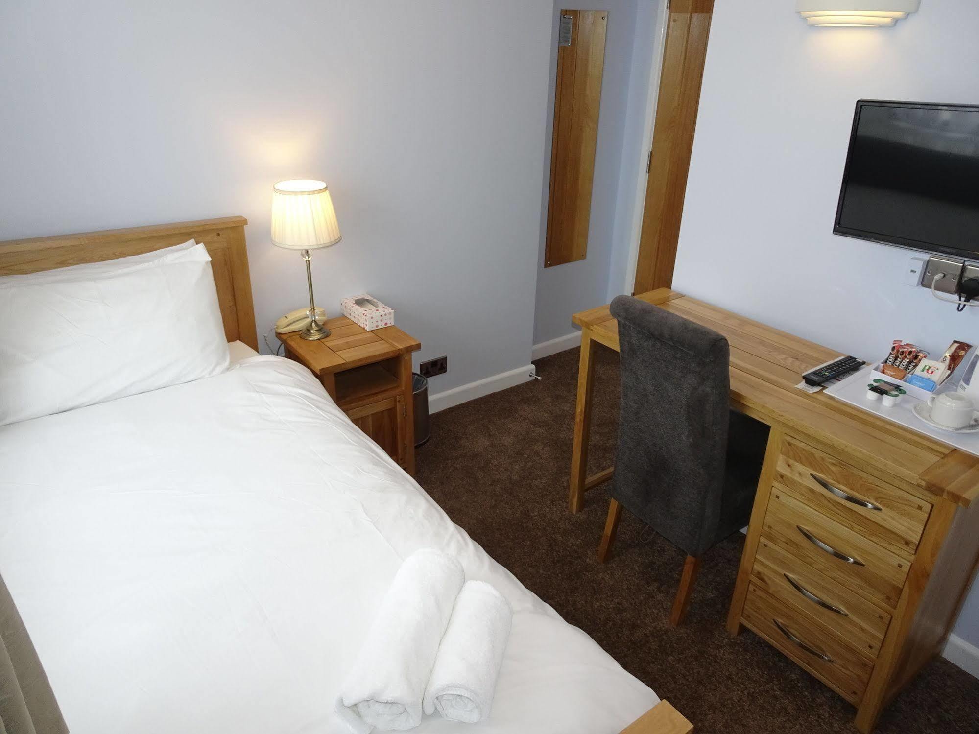 Fernbank Hotel Basingstoke Dış mekan fotoğraf
