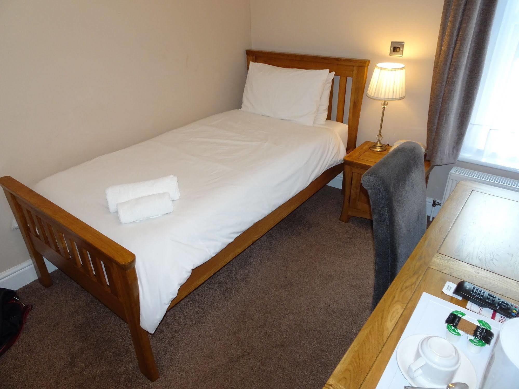Fernbank Hotel Basingstoke Dış mekan fotoğraf