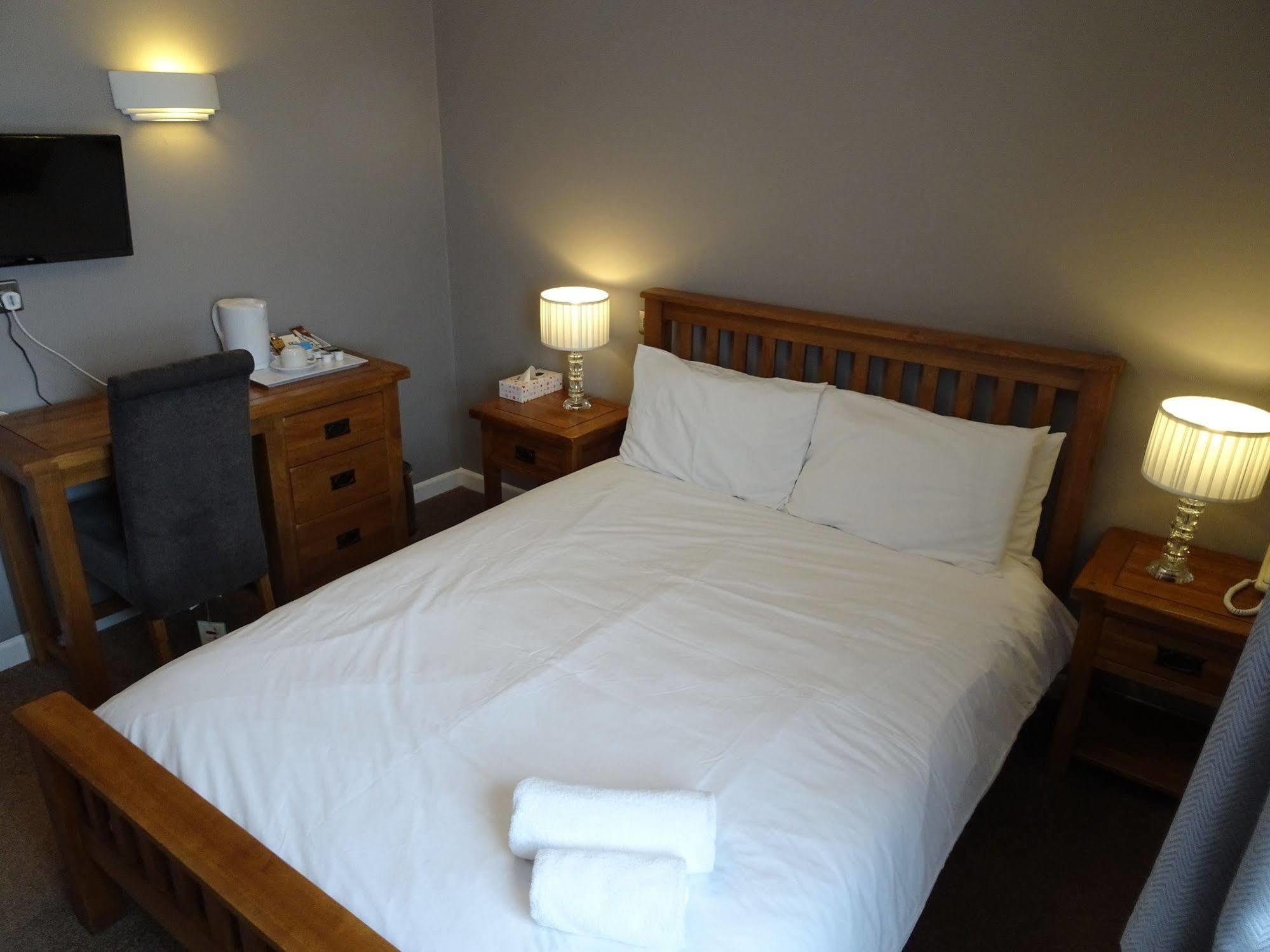 Fernbank Hotel Basingstoke Dış mekan fotoğraf